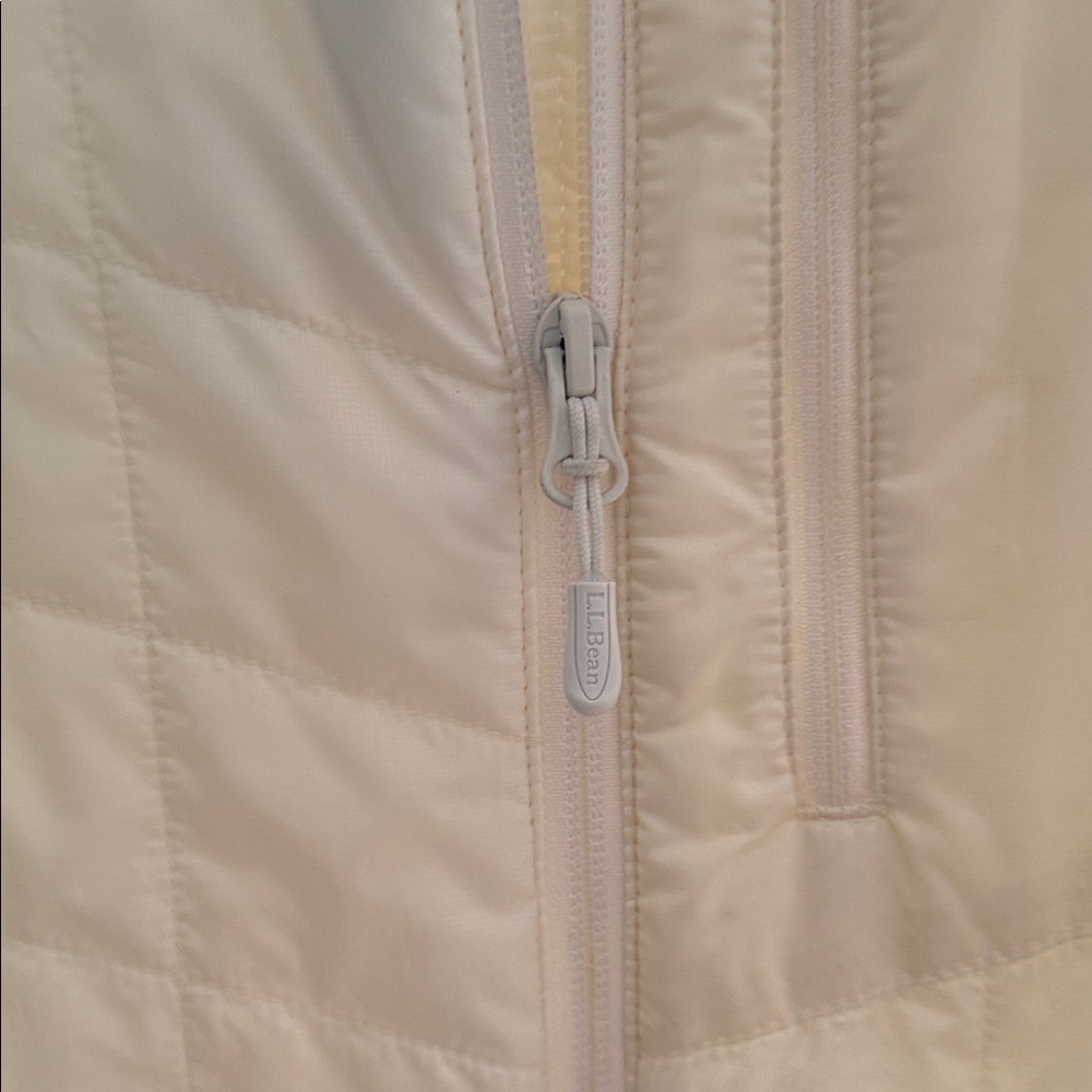 L.L. Bean Women's Ivory Quilted Vest L Reg EC - Picture 3 of 5
